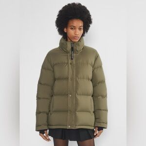 Aritzia The Super Puff Original - cliMATTE Army Green